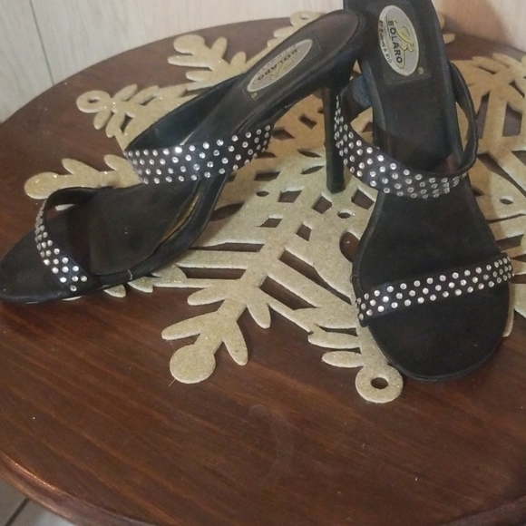 Heels - Picture 4 of 4